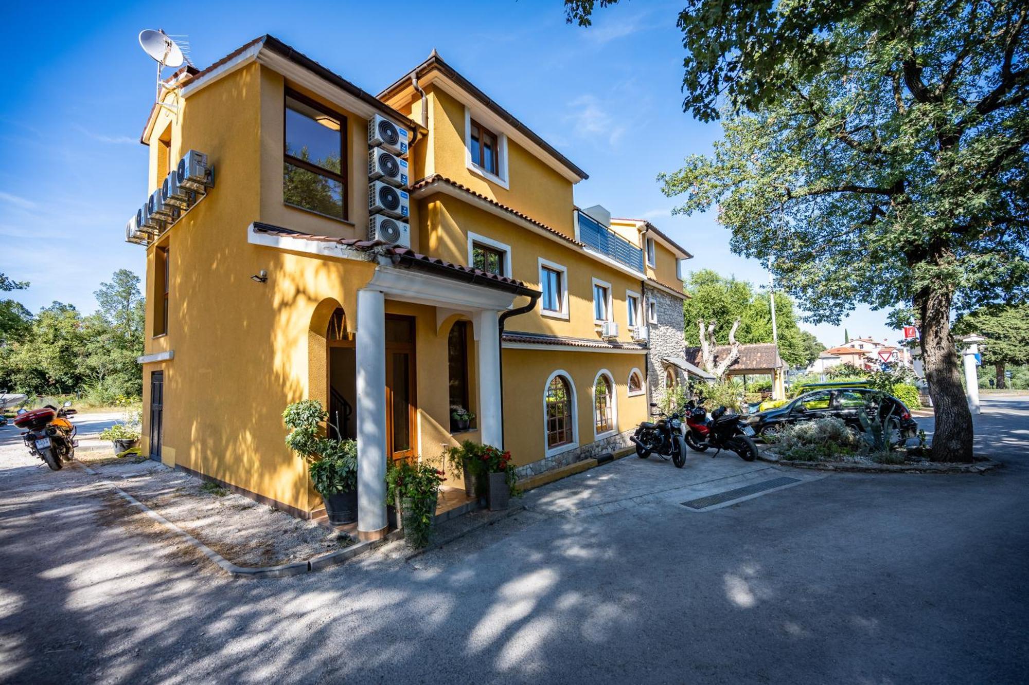 Sonia Rooms Pula Exterior photo